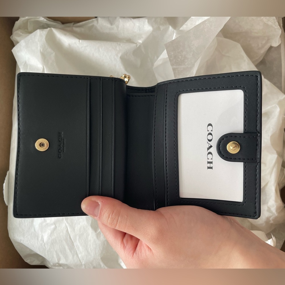 Coach Snap Wallet NWT Black Gold Leather Luxury Minimalist Chic Winter Spring - Picture 3 of 3